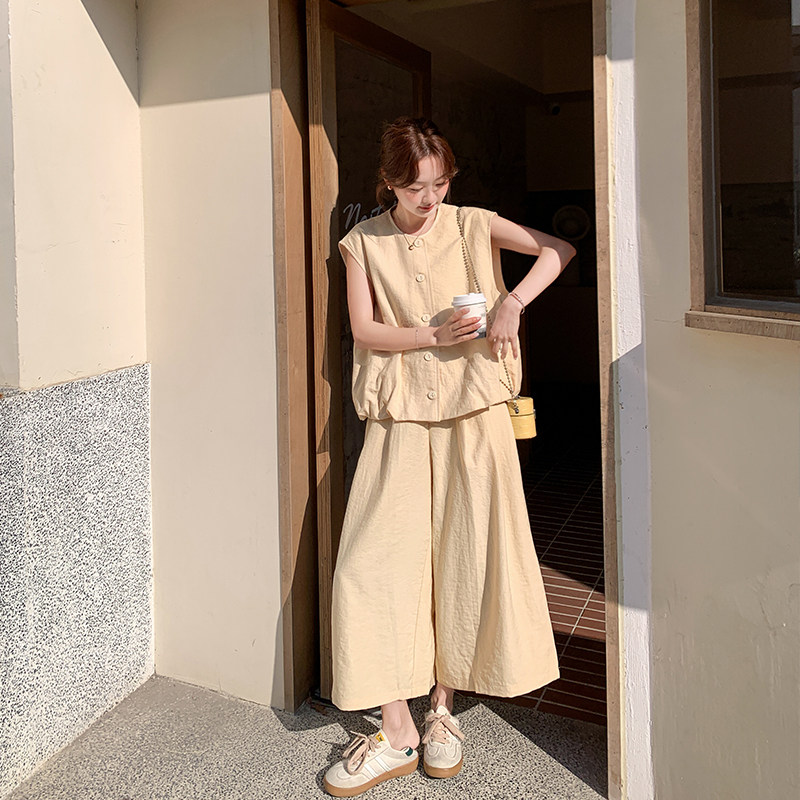 工装减龄卡其色马甲亚麻阔腿裤套装女夏季2026新款时尚百搭两件套