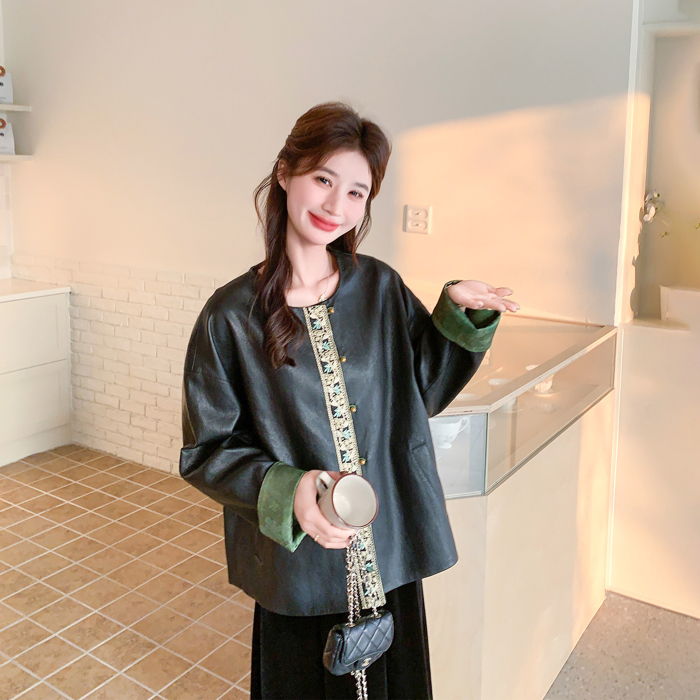 新中式两面穿黑色刺绣皮衣外套女