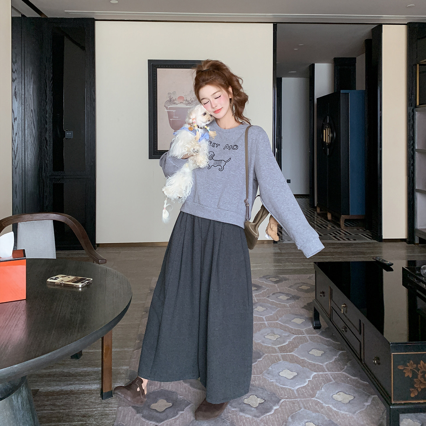 氛围感减龄灰色卡通刺绣卫衣套装女春季2026新款超火阔腿裤两件套