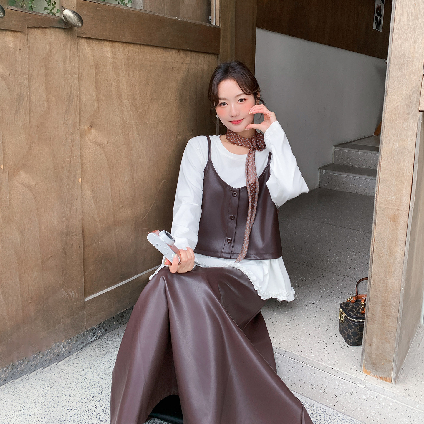 美拉德复古PU皮马甲半身裙套装女春季2026新款巨好看打底衫三件套