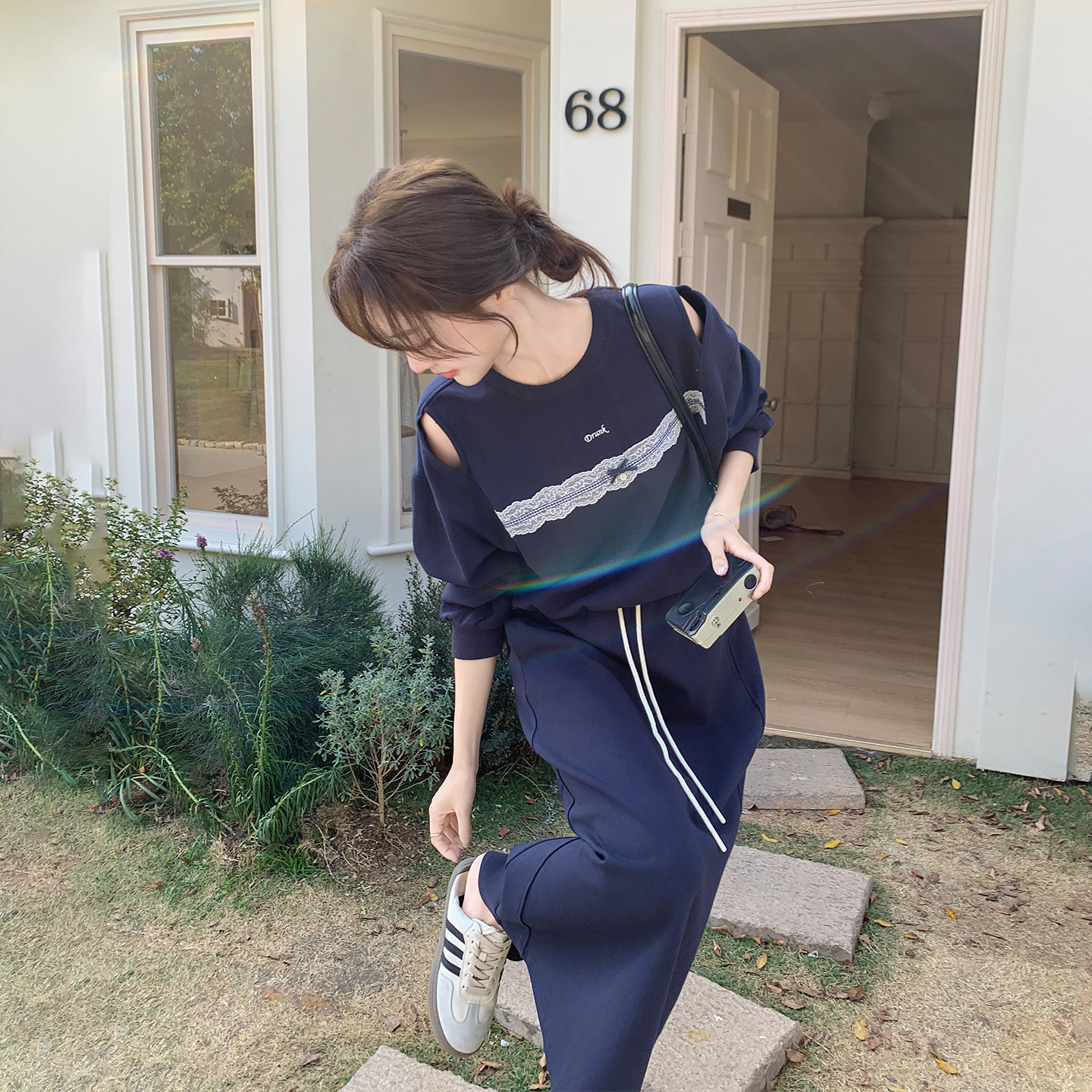 蕾丝花边拼接藏青色露肩套装女春季2026新款减龄卫衣半身裙两件套