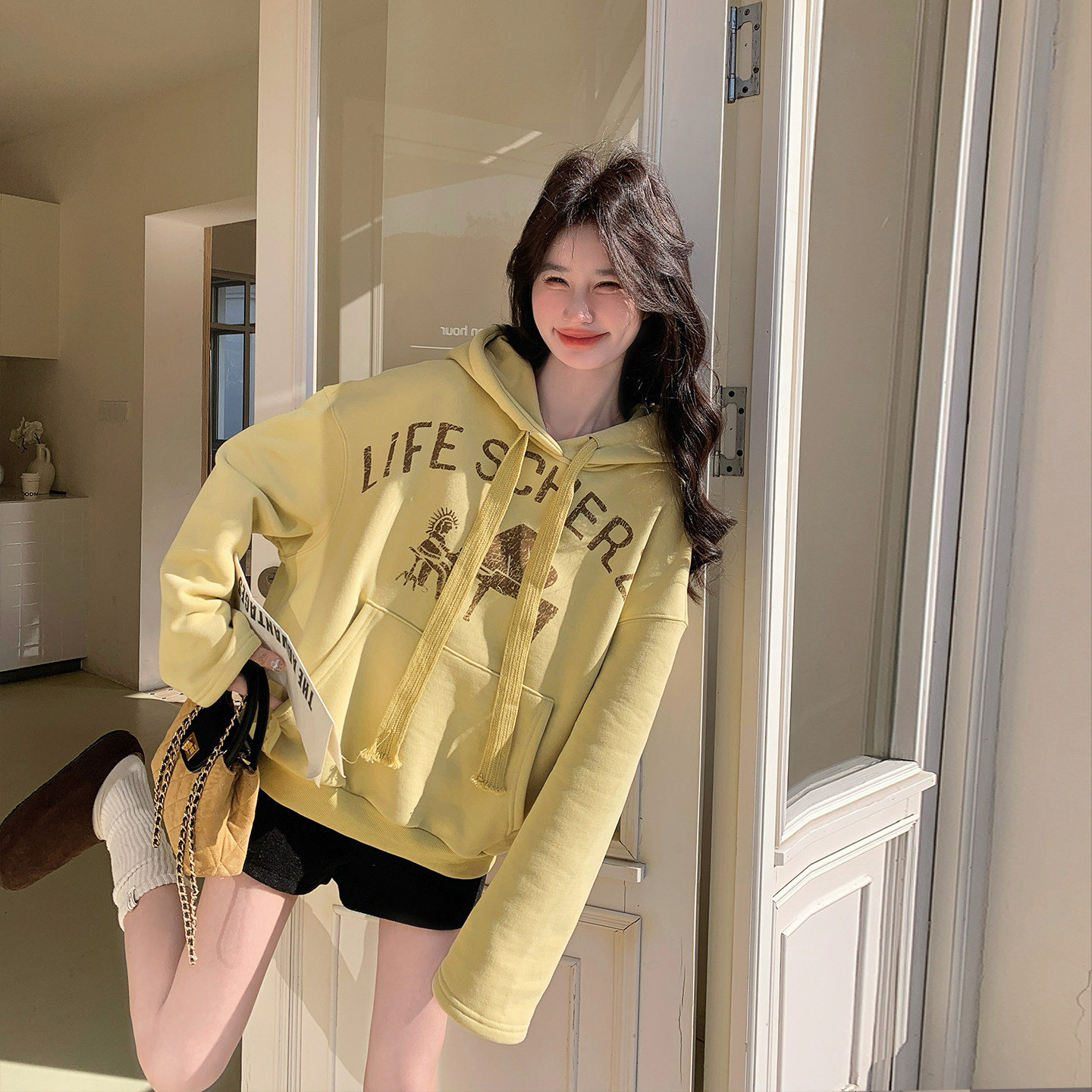 休闲运动黄色连帽印花卫衣外套女春季2026新款短款小个子减龄帽衫