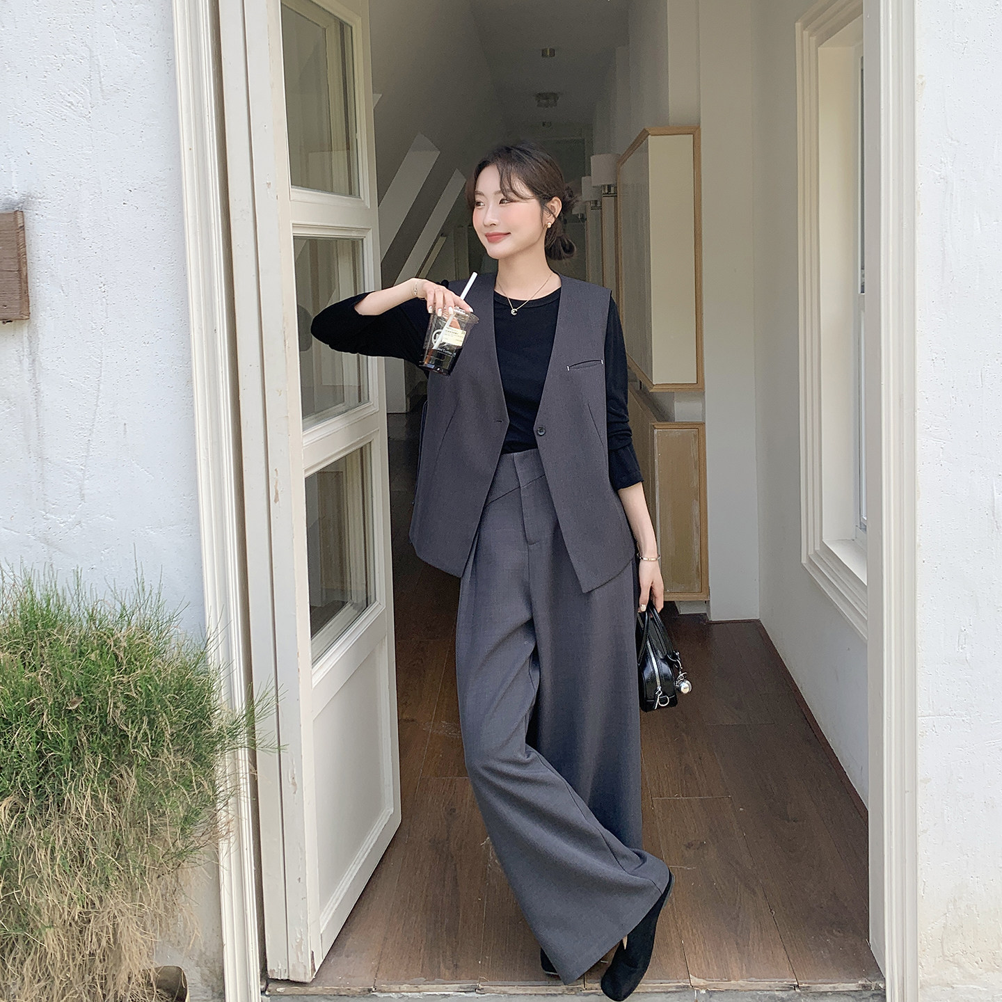 设计感灰色马甲打底衫阔腿裤套装女春季2026新款一整套减龄两件套