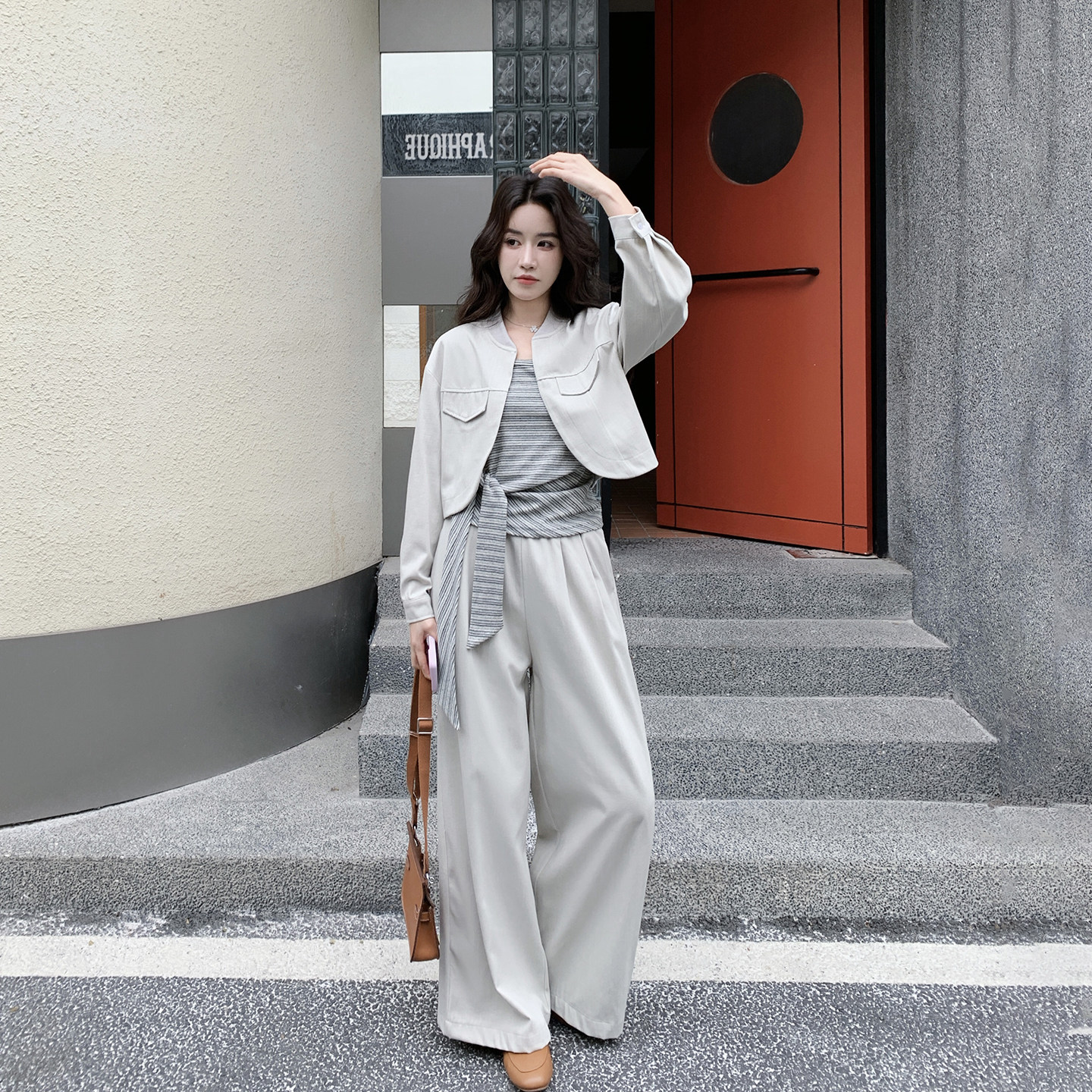 独特漂亮绝美套装女春季2026新款巨好看外套条纹抹胸阔腿裤三件套