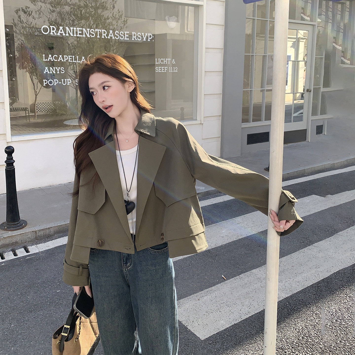 今年流行爆款工装军绿色短风衣外套女春季2026新款超火小个子大衣