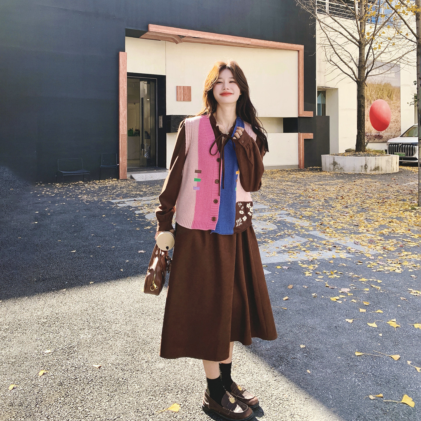 设计感咖色连衣裙套装女春季2026新款流行爆款撞色针织马甲两件套