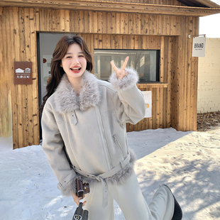 巨好看皮毛一体加绒加厚外套女冬季2025新款短款小个子爆款毛绒绒