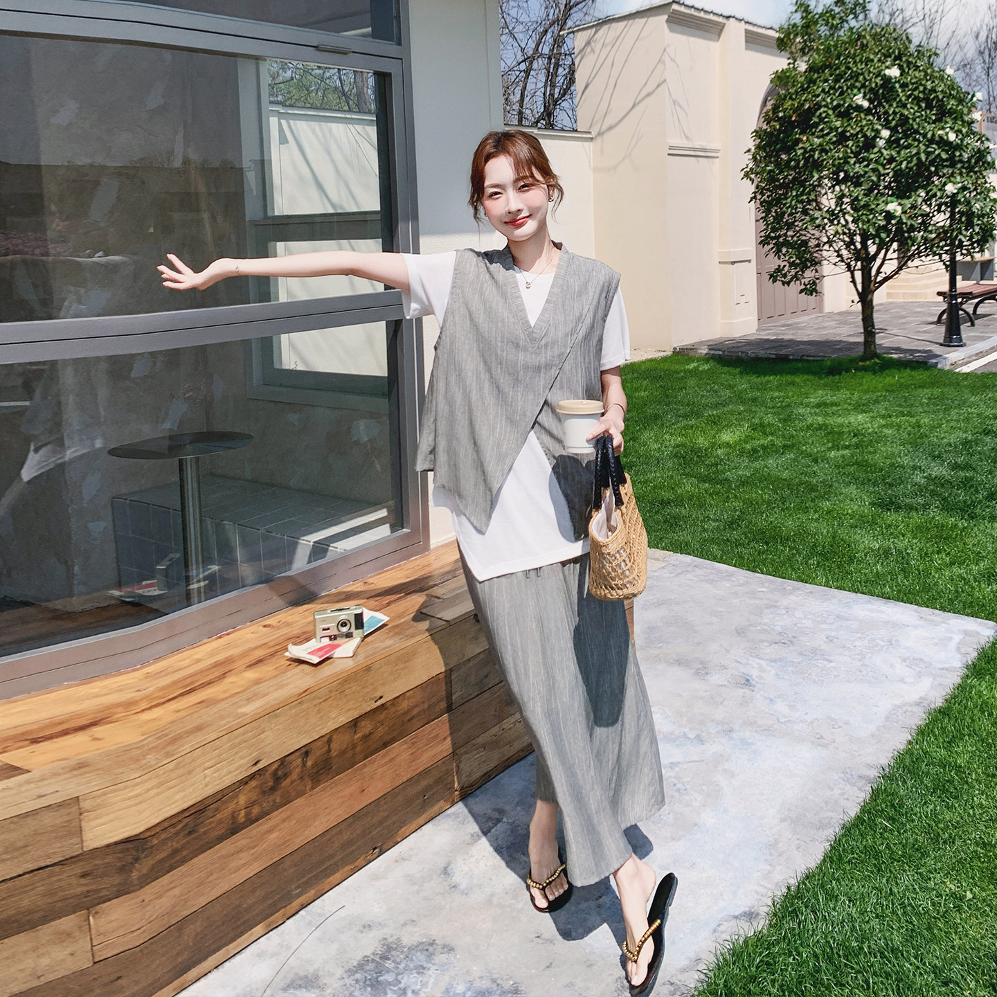 韩系松弛感灰色马甲T恤套装女夏季2026新款休闲气质半身裙三件套