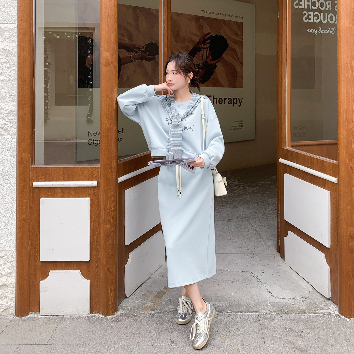 学院风浅蓝色针织披肩卫衣半身裙套装女春季2026新款运动风三件套