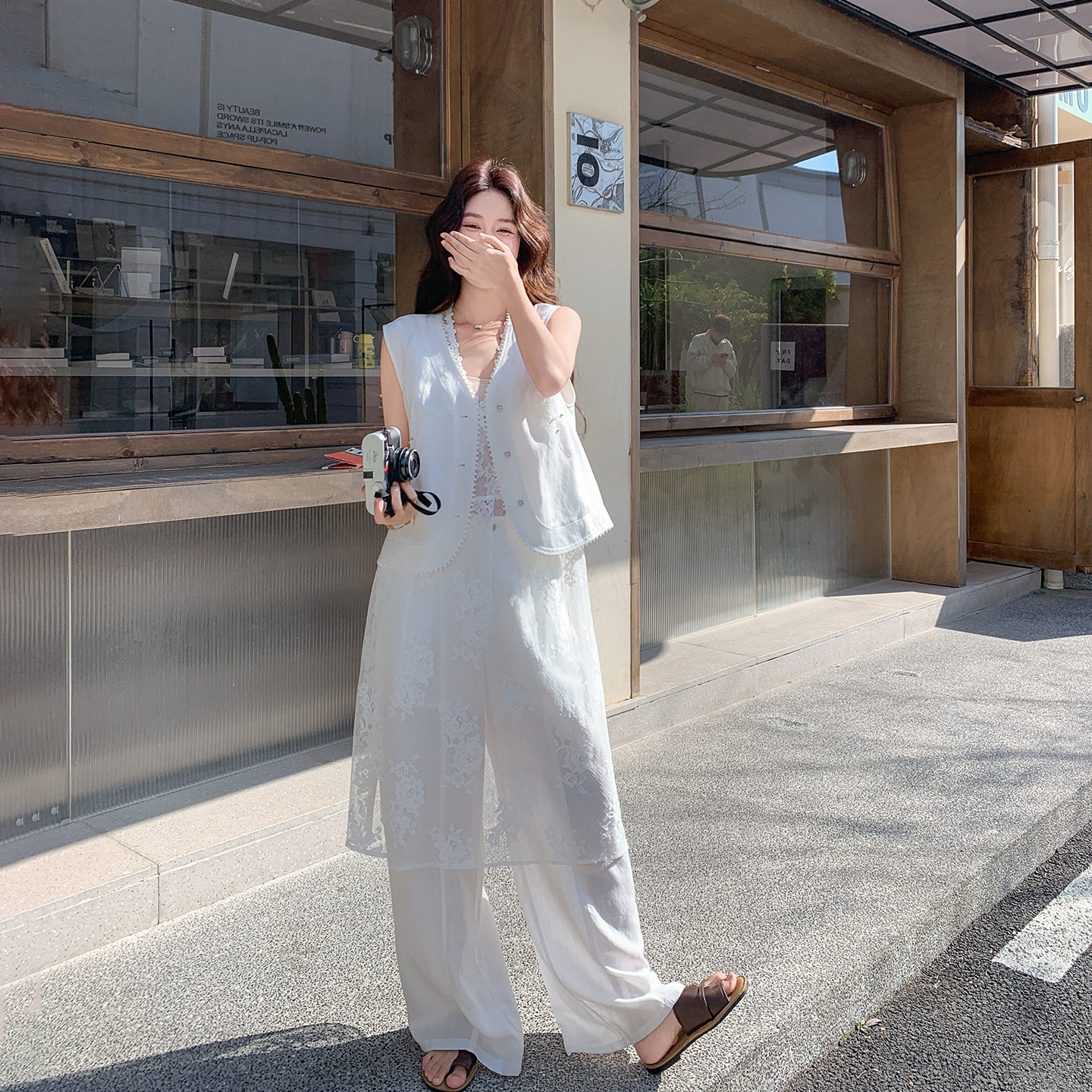 白色甜美刺绣马甲蕾丝衫套装女夏
