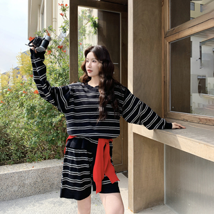 松弛感运动风黑白条纹卫衣短裤套装女春季2026新款爆款超火两件套