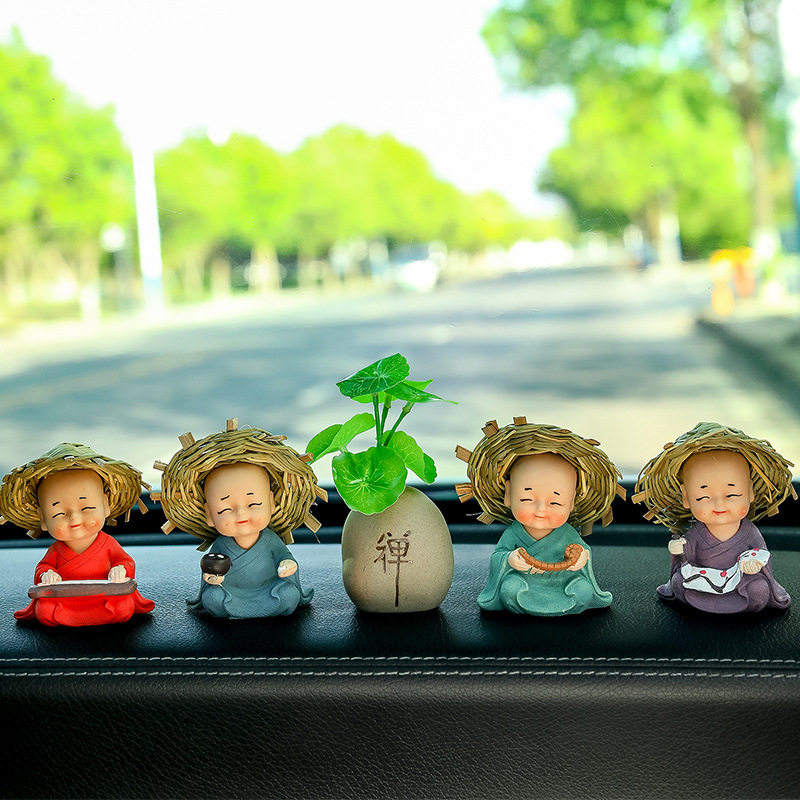 汽车摆件可爱禅意草帽小和尚摆件小沙弥车上装饰用品车内饰品摆饰