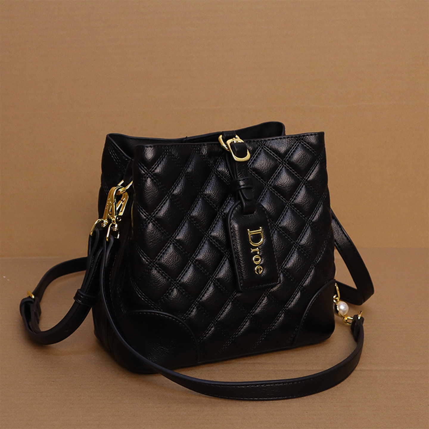 轻奢黑色链条菱格水桶包女大容量高级感时尚手提斜挎包女包单肩包