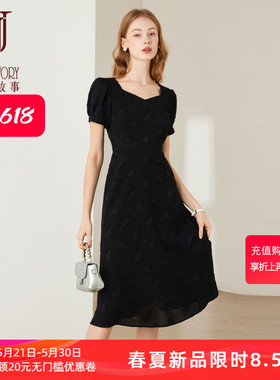 经典故事夏季赫本风黑色连衣裙女2026新款方领收腰裙子气质小黑裙