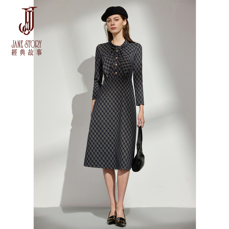经典故事菱形格纹针织连衣裙女秋季2026新款高端复古法式收腰长裙