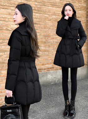 黑色海军领鸭绒外套减龄2025新款女装冬季修身收腰中长款羽绒服女