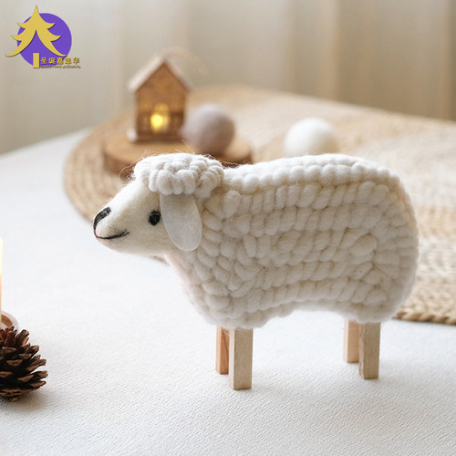 圣诞嘉年华羊毛毡小羊橱窗摆件