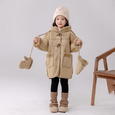 哈依鲁冬季女童皮毛一体大衣
