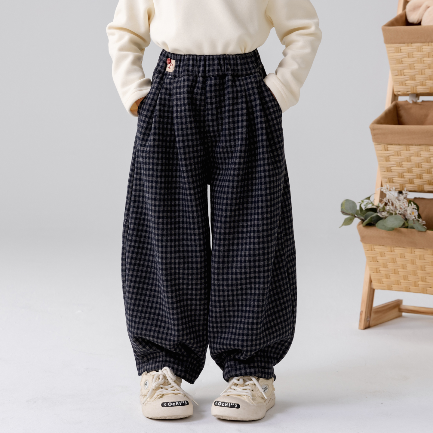 哈依鲁女童2025秋冬季新款格子加绒休闲裤儿童一体绒宽松直筒裤潮