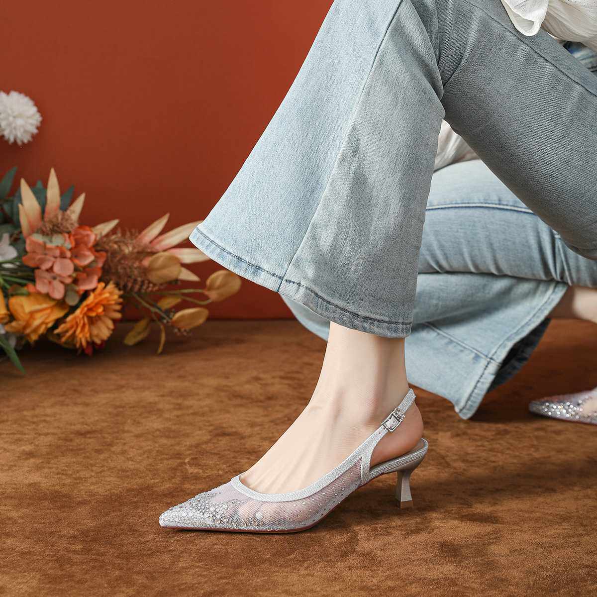 细跟尖头网面满钻婚鞋女高级感不累脚绝美气质后空高跟凉鞋女夏