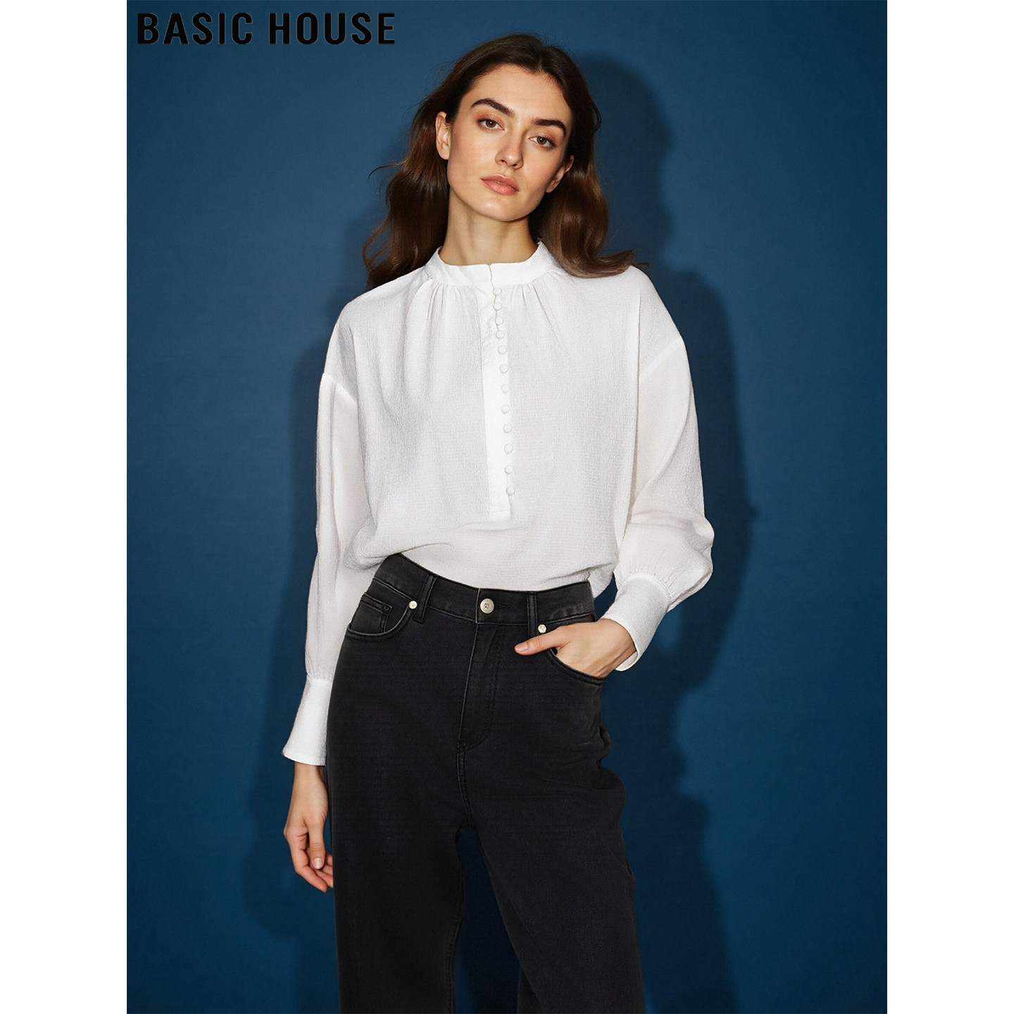 百家好白色圆领衬衫女盘扣小衫