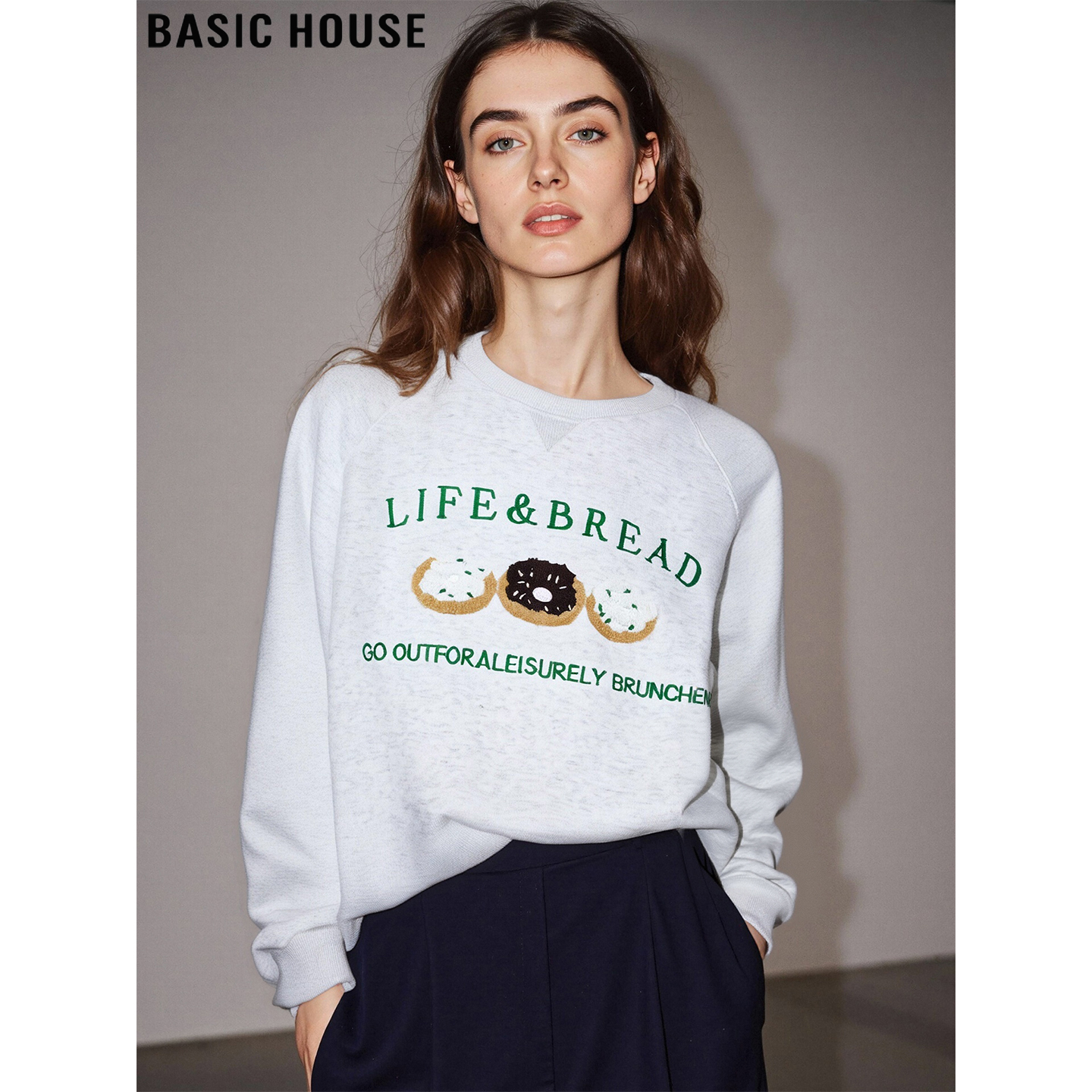 百家好灰色圆领卫衣女印花宽松