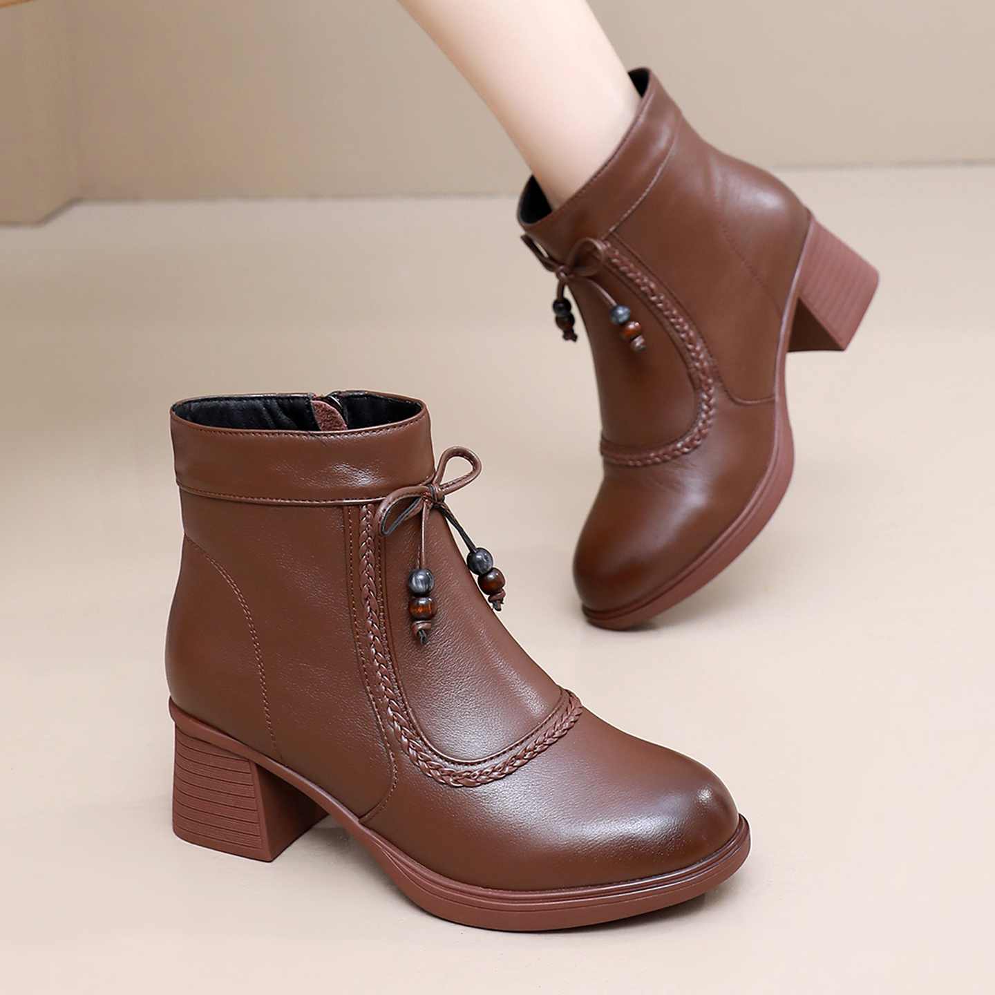 真皮妈妈短靴女2025新款秋冬靴子粗跟皮鞋加绒保暖棉鞋复古马丁靴