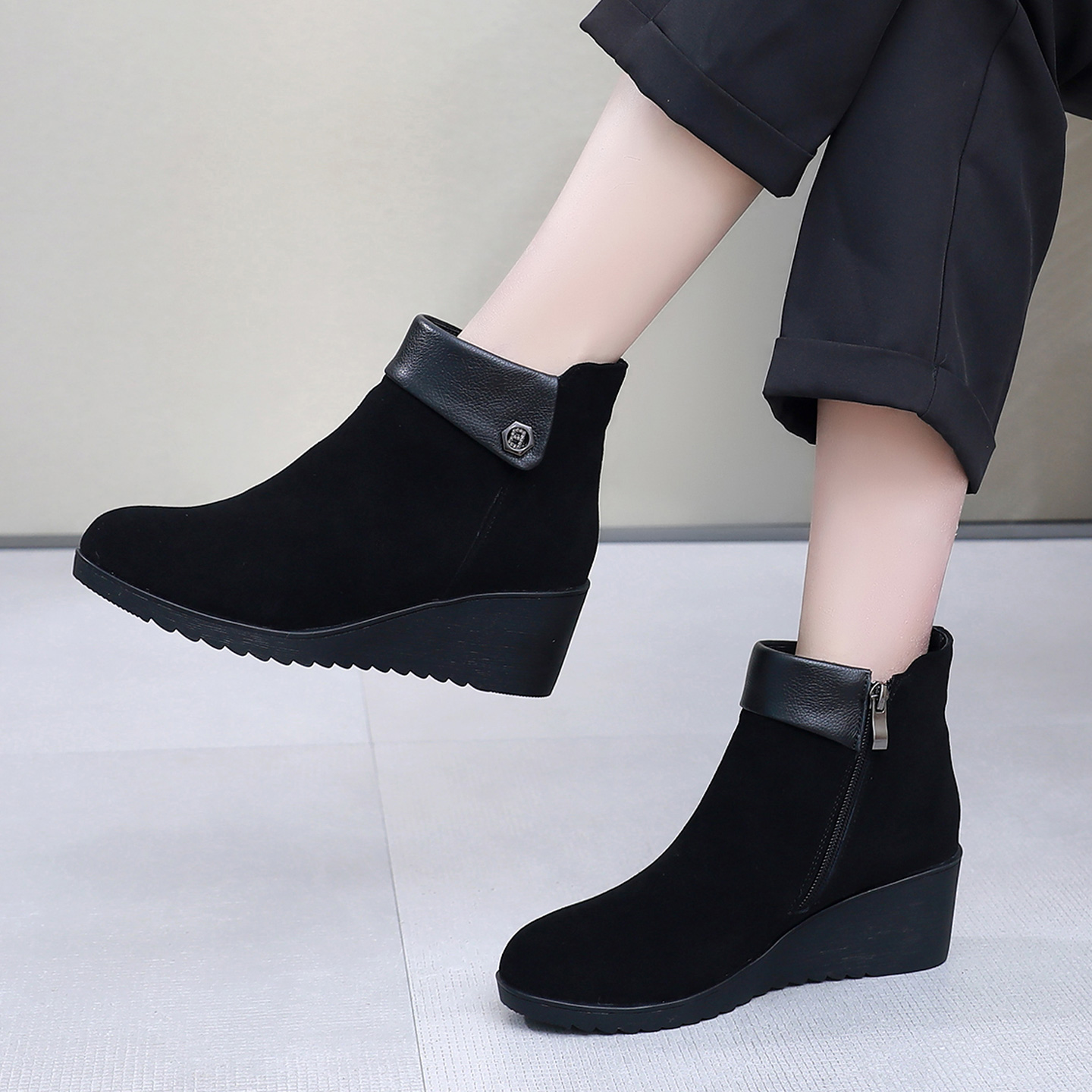 磨砂牛皮坡跟短靴女舒适妈妈马丁靴子秋冬季加绒棉鞋真皮中高跟鞋