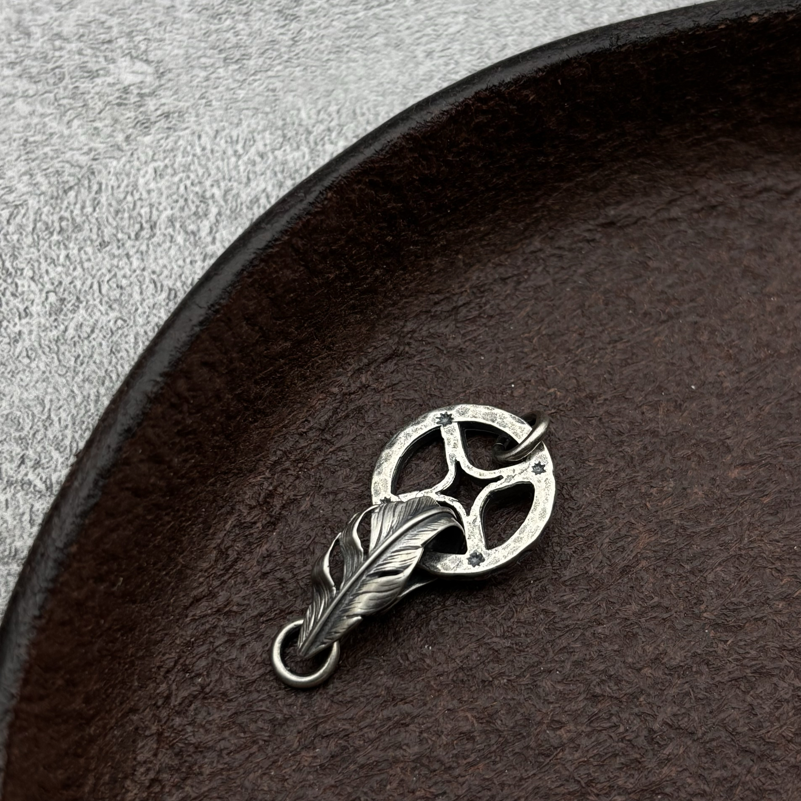 Horizon BlueHB925纯银复古做旧羽毛钩十字轮配件diy项链手链扣头