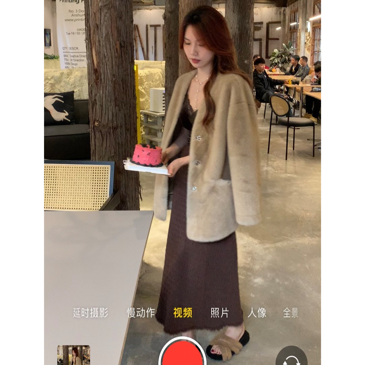 吴大笑皮草外套仿水貂