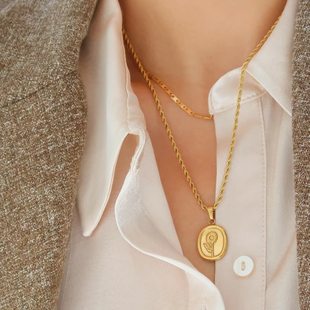 钛钢不掉色金色向日葵项链女小方牌麻花链花朵叠戴锁骨链毛衣链