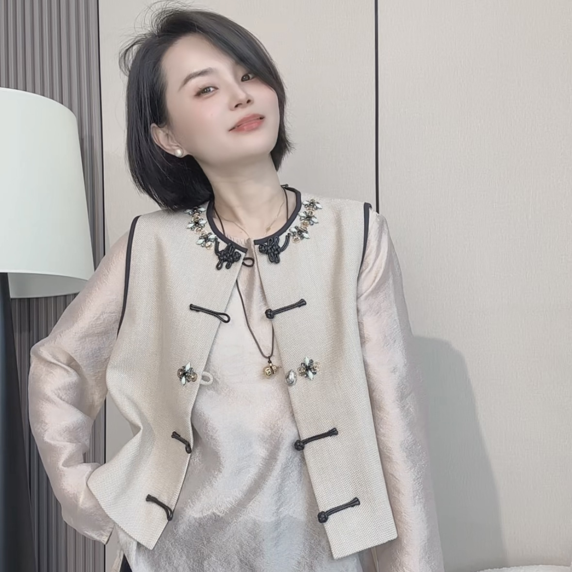 大掌柜推荐《东方诗意》 重工盘扣定珠如意亚麻马甲女