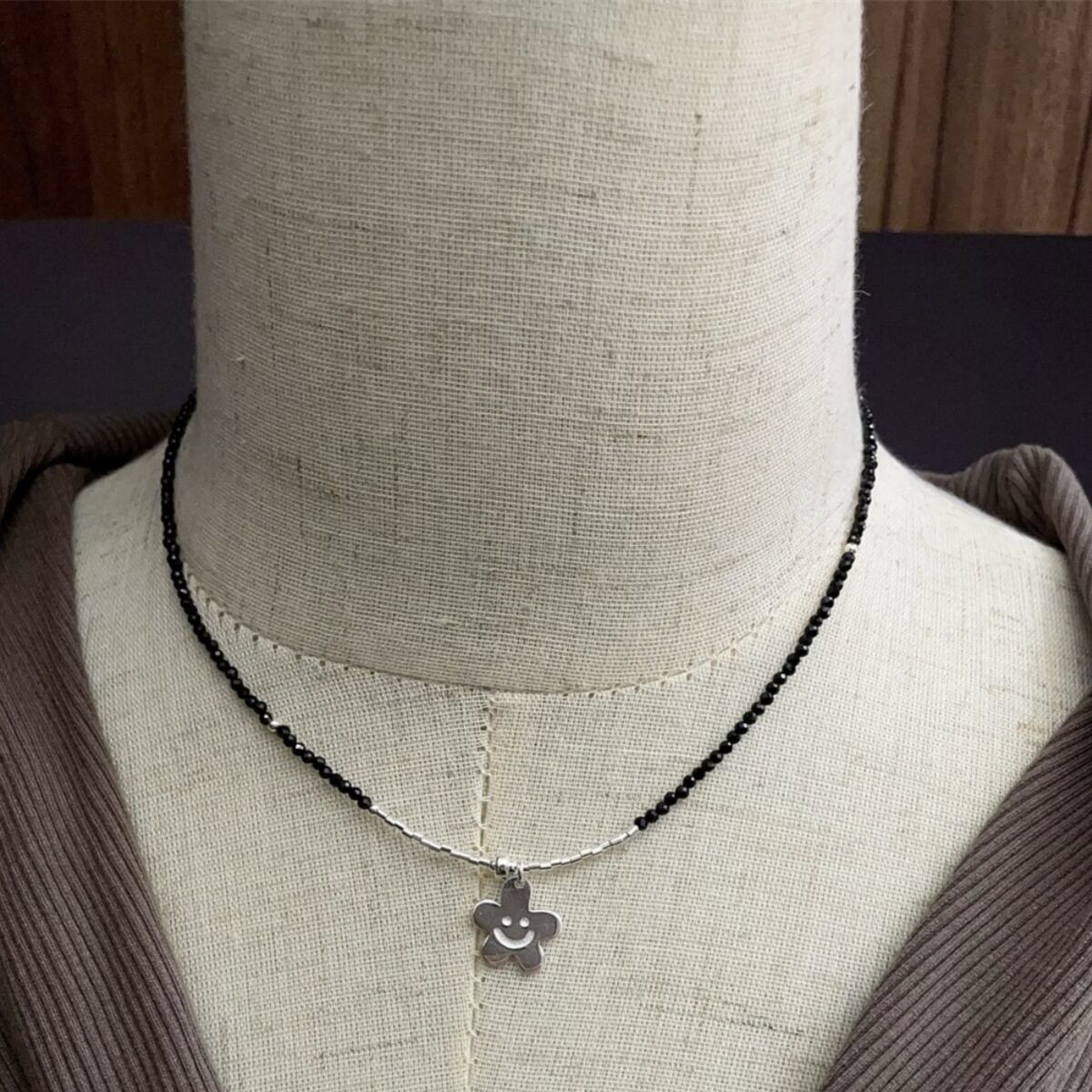 S925银天然黑尖晶碎银花笑脸云朵双面吊坠项链手链套装小众设计感