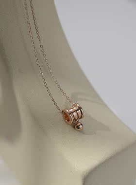 镀18k玫瑰金小蛮腰轻奢风吊坠