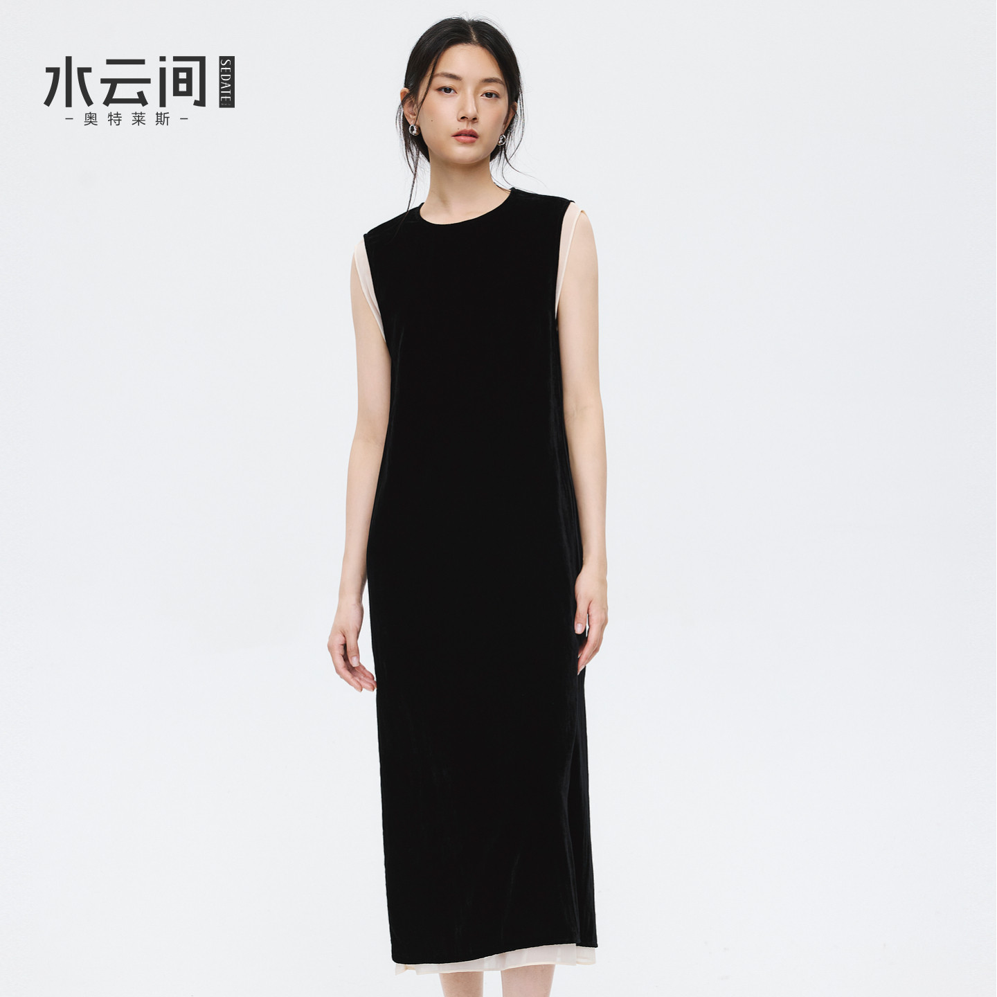 水云间黑色丝绒无袖连衣裙女复古气质轻奢长裙子优雅小礼裙2026秋