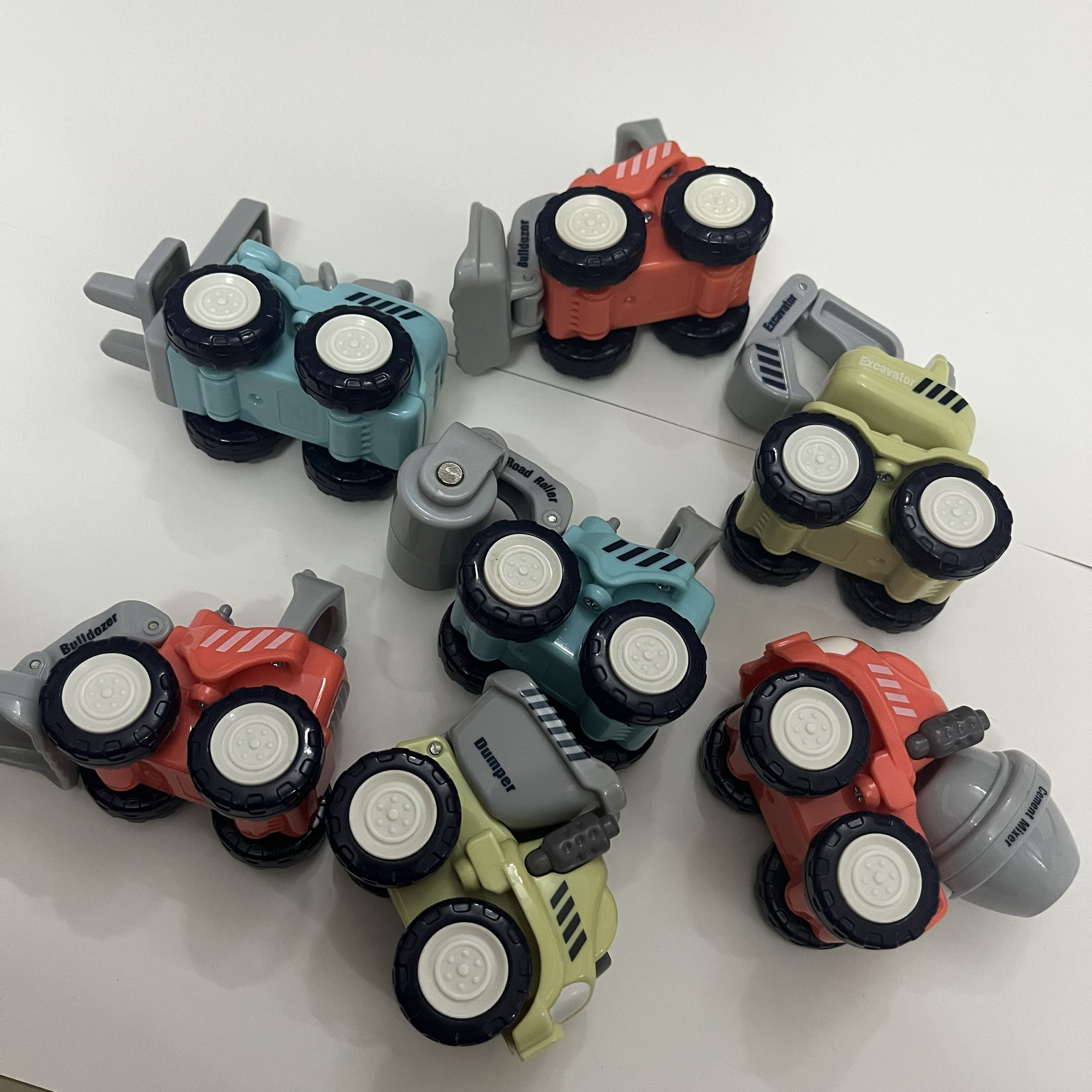 海底捞迷你非回力口袋工程车玩具儿童小车耐摔挖掘机蛋糕摆件男孩