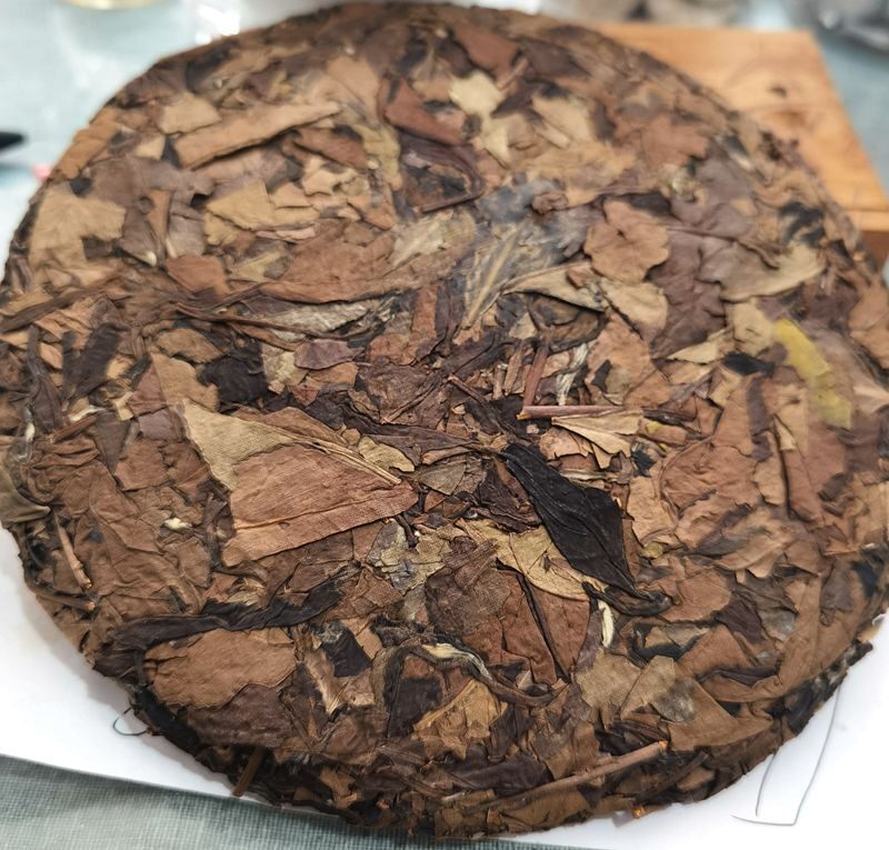 2006年荒野古树茶 茗谷仙缘 春寿眉老白茶饼 350克一片