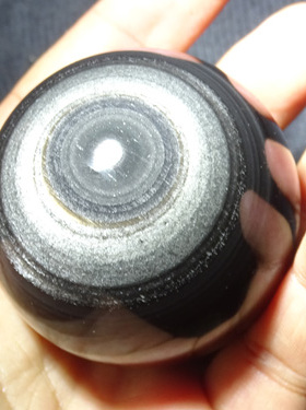 水玉冰魄新货天然黑曜石摆件 彩银曜石球把玩 手把件 健身球实物