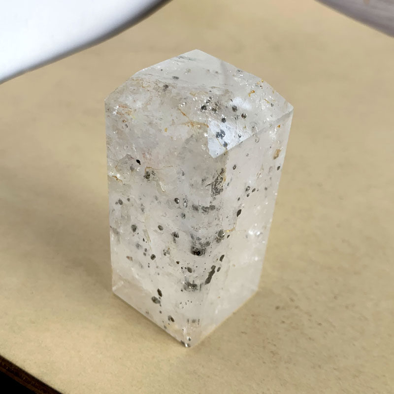 天然白水晶共生铁矿印章
