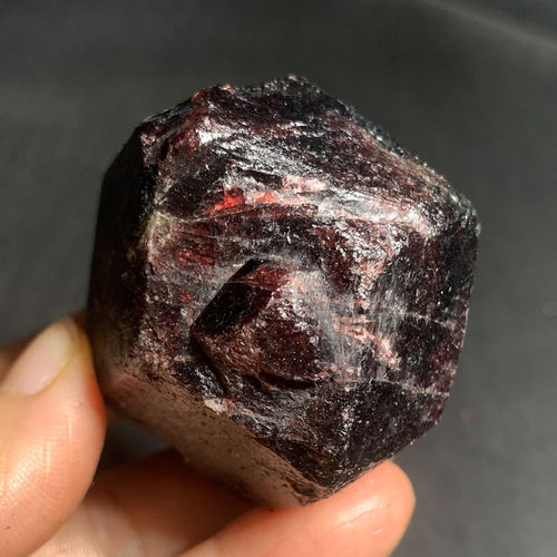 双生矿标天然玫红石榴石实物