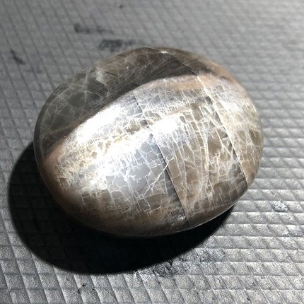 水玉冰魄天然黑太阳石随形把玩 日光石手把件 原石打磨