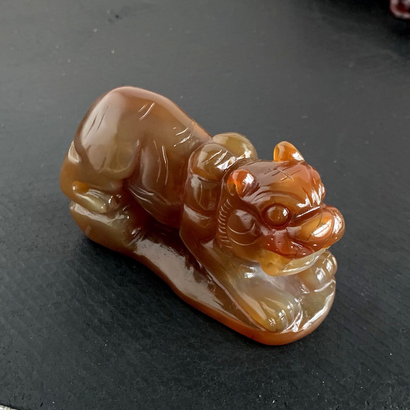 天然玛瑙雕刻生肖老虎把玩