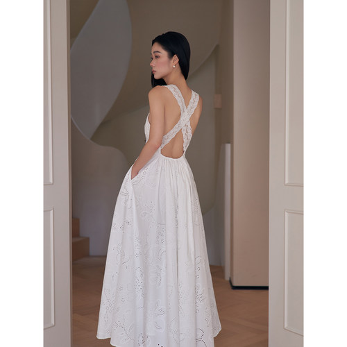 签儿蕾丝交叉收腰露背连衣裙女纯欲风白色刺绣吊带海边度假风长裙