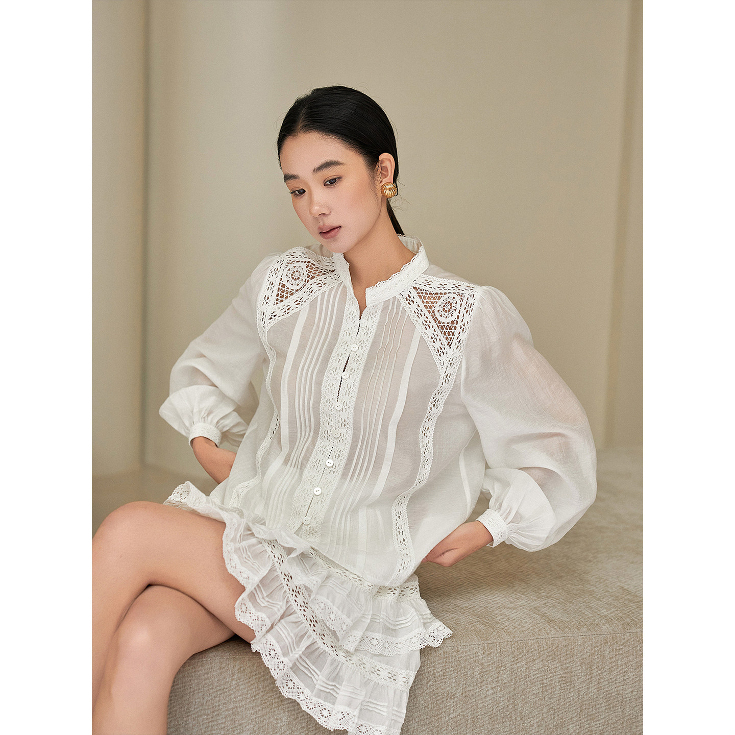 签儿新品灯笼袖白色衬衣短裙两件套中长款镂空蕾丝宽松型度假衬衫
