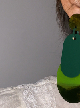 欧美夸张绿色亚克力大耳环女小众设计感高级气质春夏天耳夹耳饰