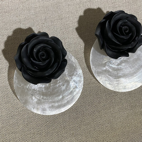 黑色花朵贝壳独特漂亮耳环冷淡风ins耳钉高级感港风个性复古耳饰