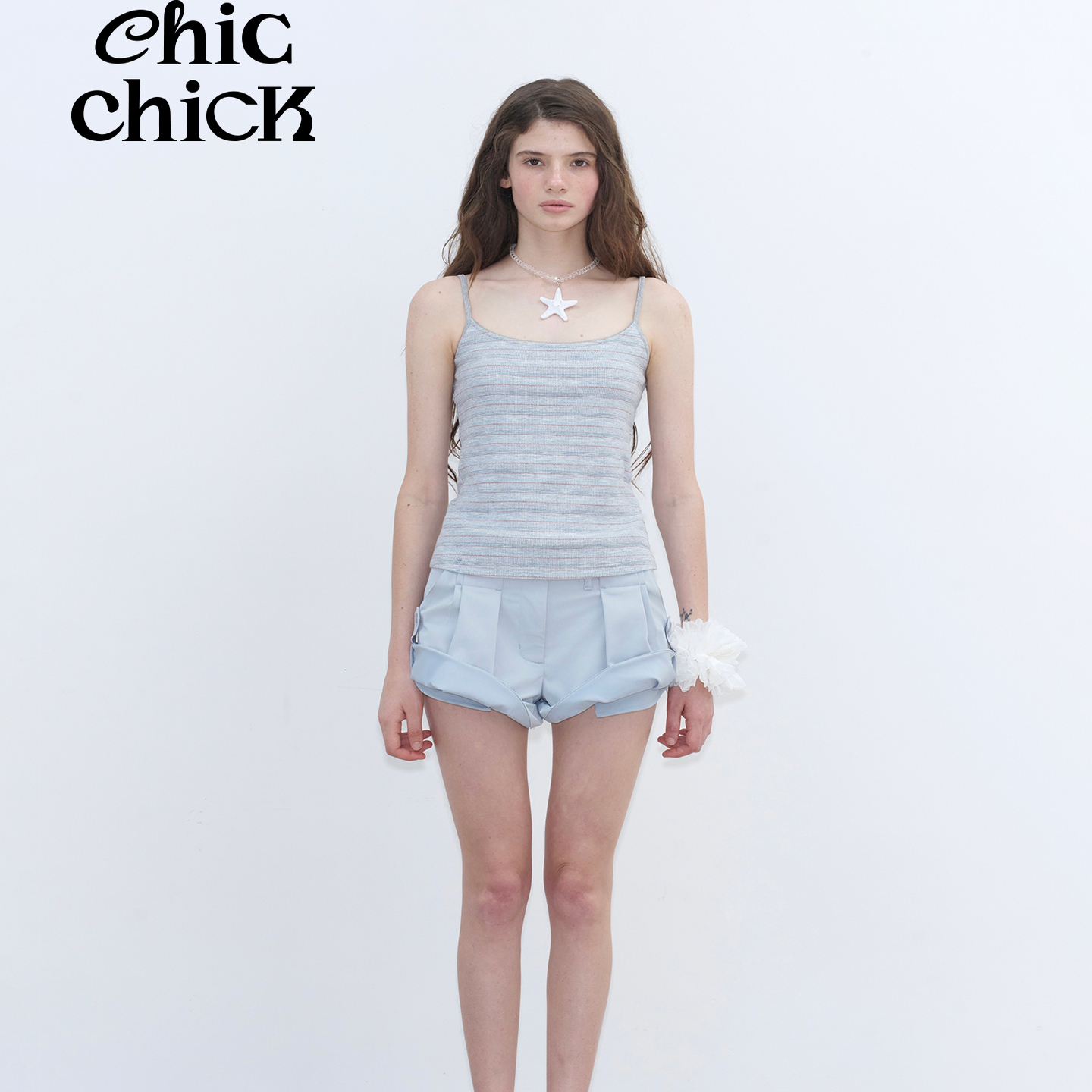 俏皮蓝灰色工装休闲翻边短裤