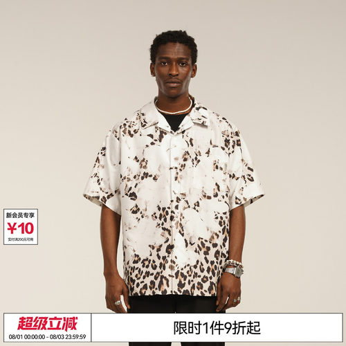 米色豹纹花朵印花短袖衬衫