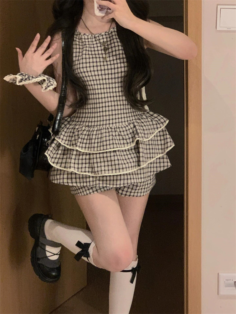 法式纯欲风套装女夏季复古格子荷叶边上衣辣妹高腰显瘦短裤两件套