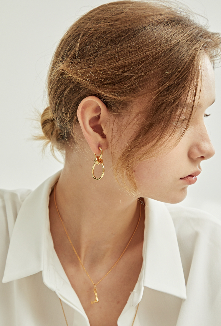 大牌感长款18k镀金圆环打结耳钉